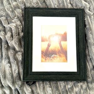 B0784RKN3T
- 8x10 frames. Inner 5x7